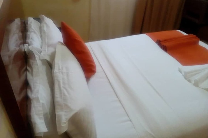 Room 3 of 37