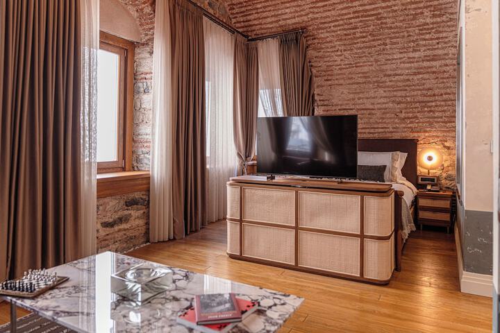 Room 30 of 136