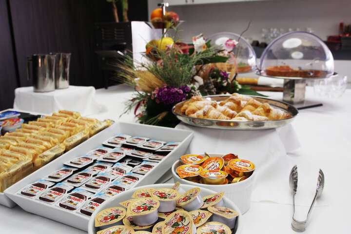 Dining 77 of 92