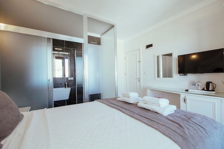 Room 92 of 177
