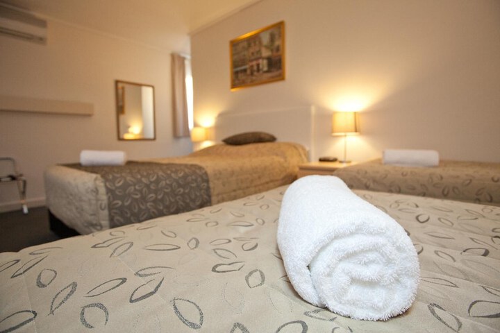Room 9 of 22