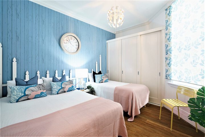 Room 8 of 25