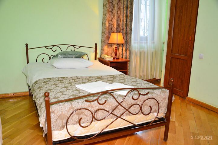Room 13 of 44