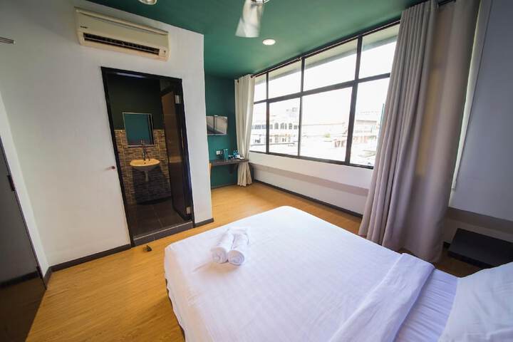 Room 4 of 19