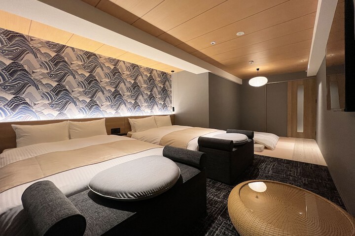 Room 5 of 74