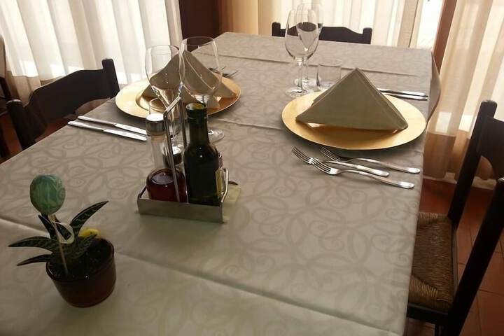 Dining 22 of 32