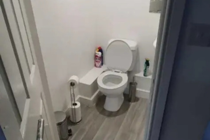 Room 8 of 18