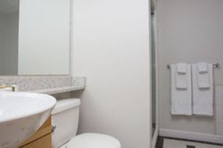 Room 3 of 27