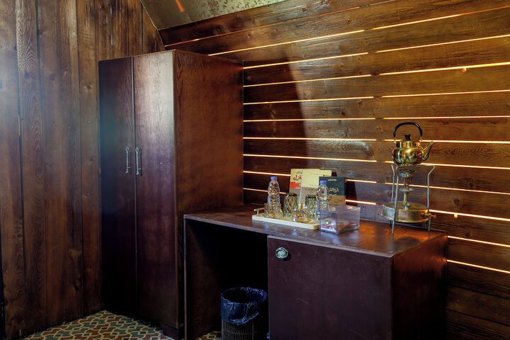 Room 12 of 214