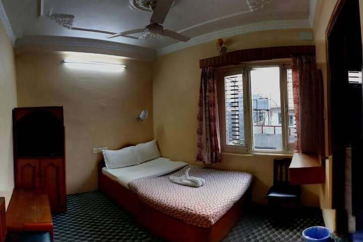 Room 11 of 34
