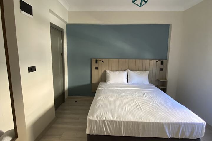 Room 3 of 16