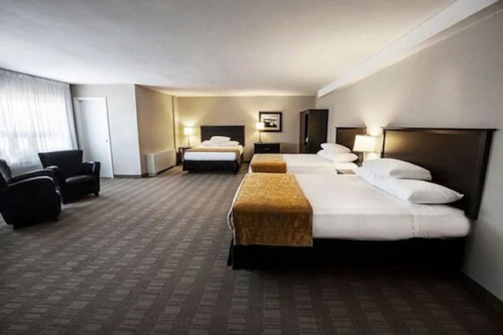 Traditional Room with 2 Queen Beds Room Only (11 of 14)