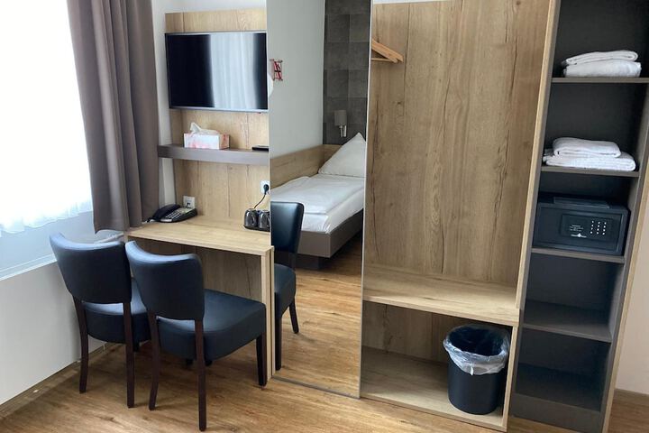 Room 13 of 59