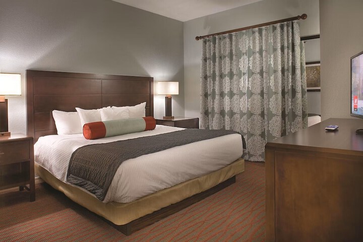 Room 2 of 44
