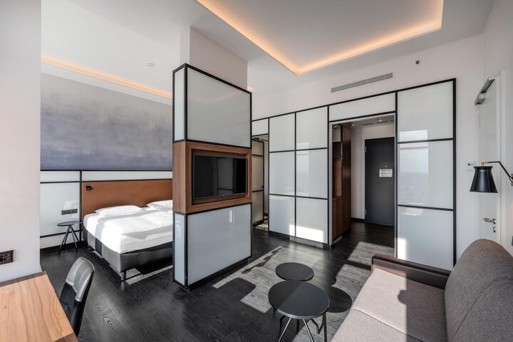 Room 46 of 157