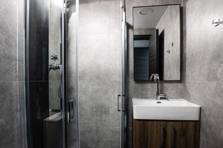 Room 2 of 38