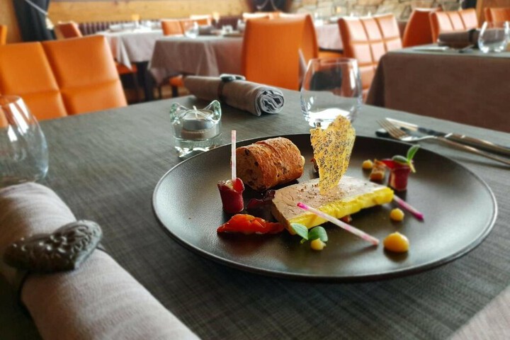 Dining 32 of 60