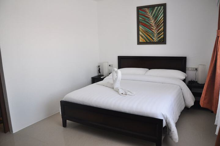 Room 5 of 296