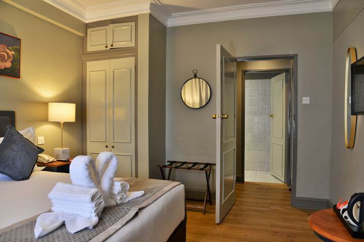 Room 7 of 42