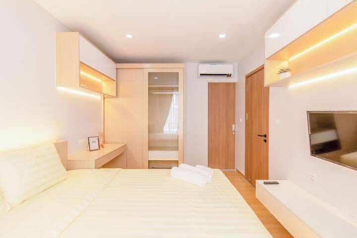 Room 4 of 16