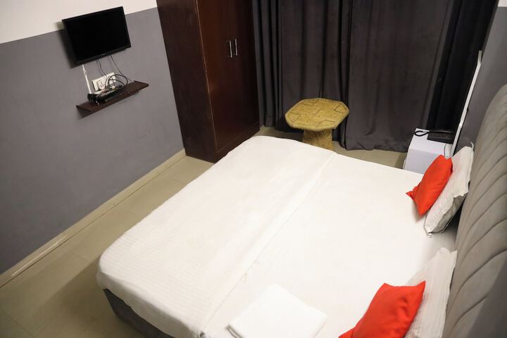 Room 5 of 13