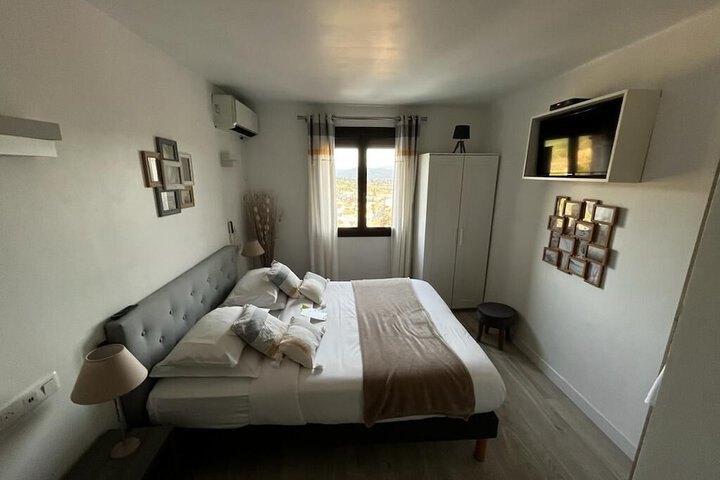 Room 17 of 44