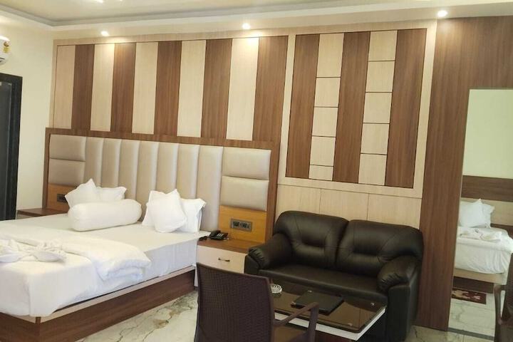 Room 2 of 70