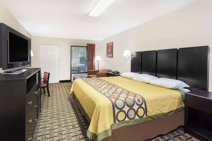 1 King Bed (6 of 13)