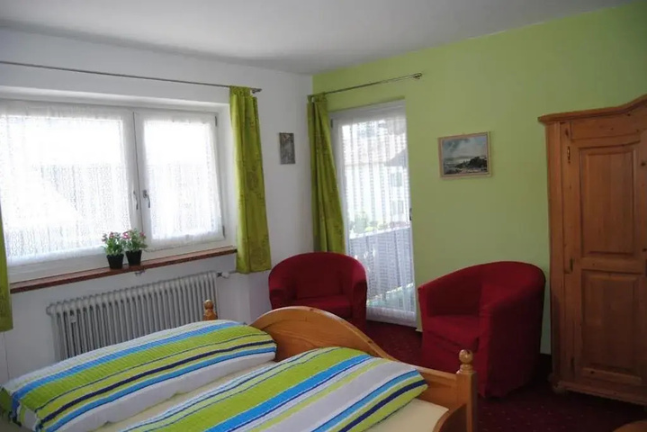 Room 4 of 13
