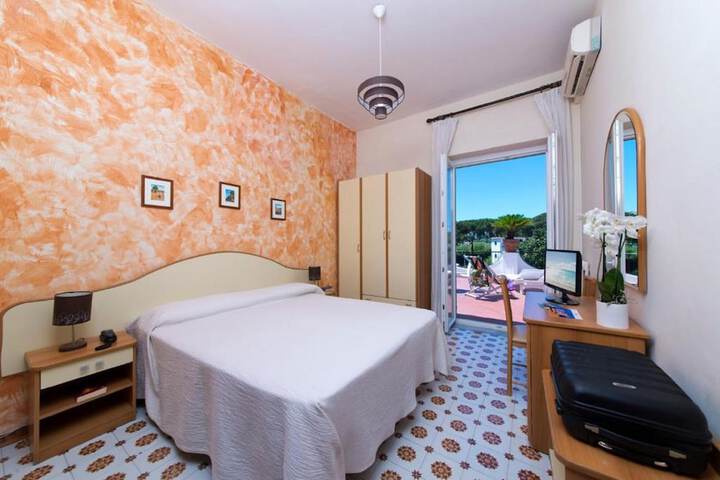 Room 5 of 70