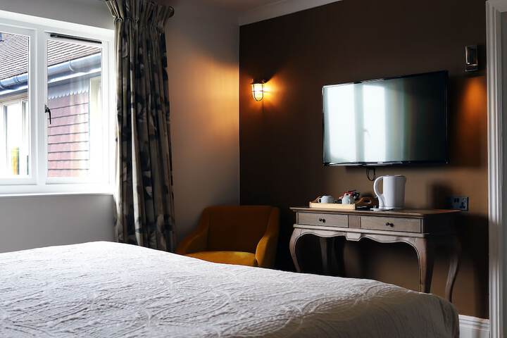 Room 4 of 140