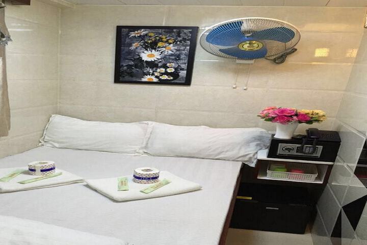Room 6 of 48