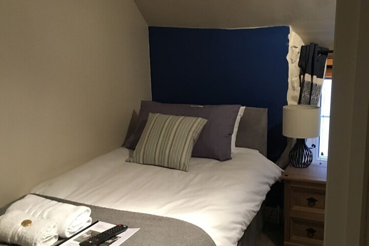 Room 6 of 38