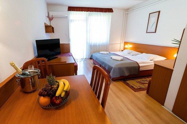 Room 3 of 63