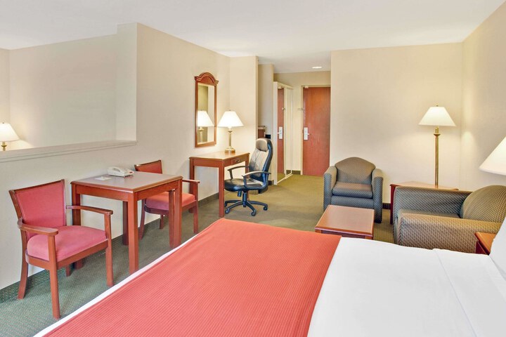 1 King Bed (8 of 11)
