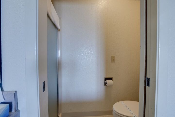 Room 35 of 76
