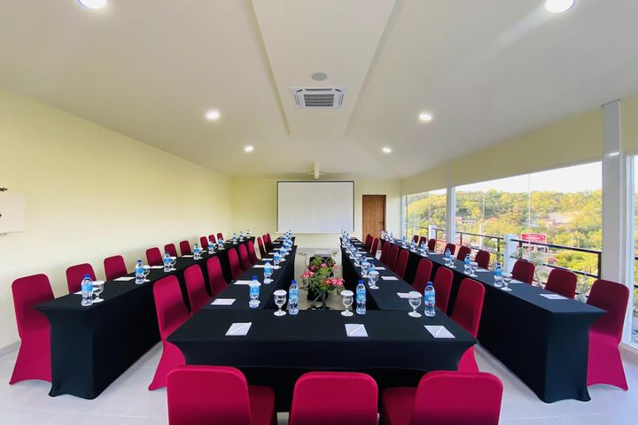 Ballroom/Hall 97 of 125