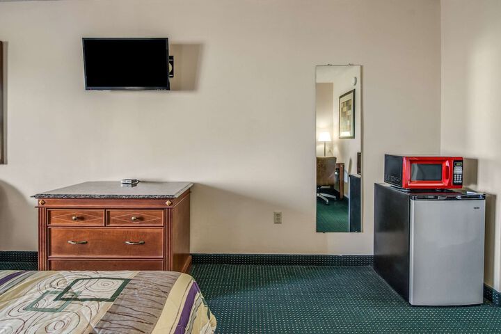 1 King Bed (6 of 6)