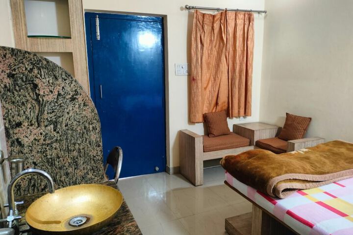 Room 9 of 66