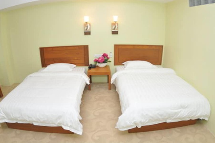 Room 12 of 32