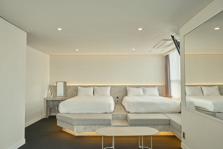 Room 73 of 224