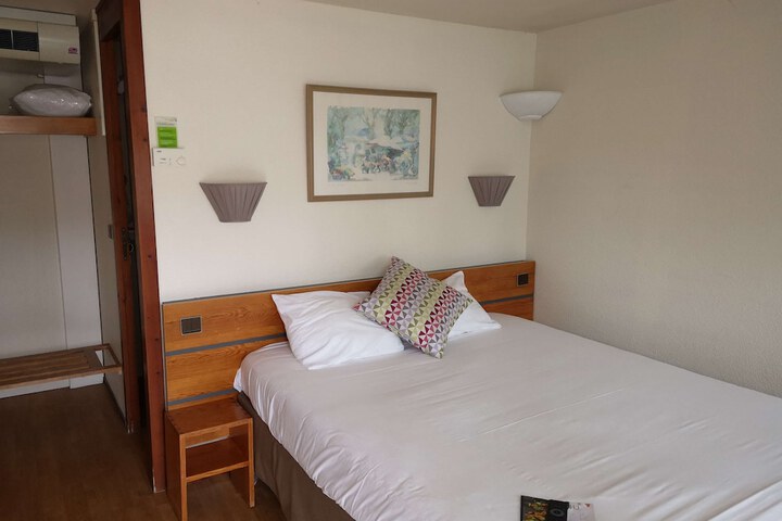 Room 12 of 32