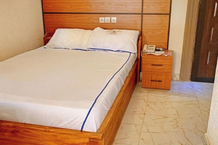 Room 47 of 285