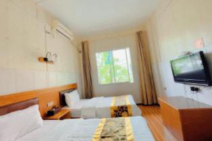 Room 7 of 8