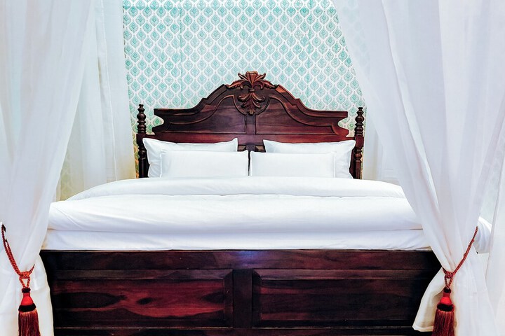 Room 4 of 49