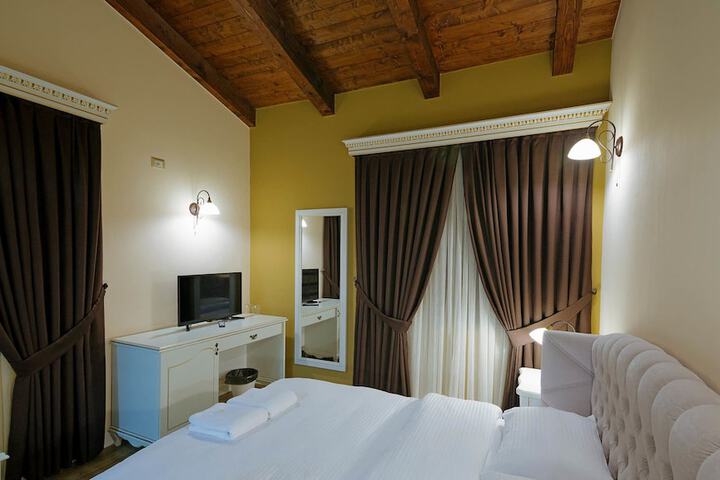 Room 7 of 47