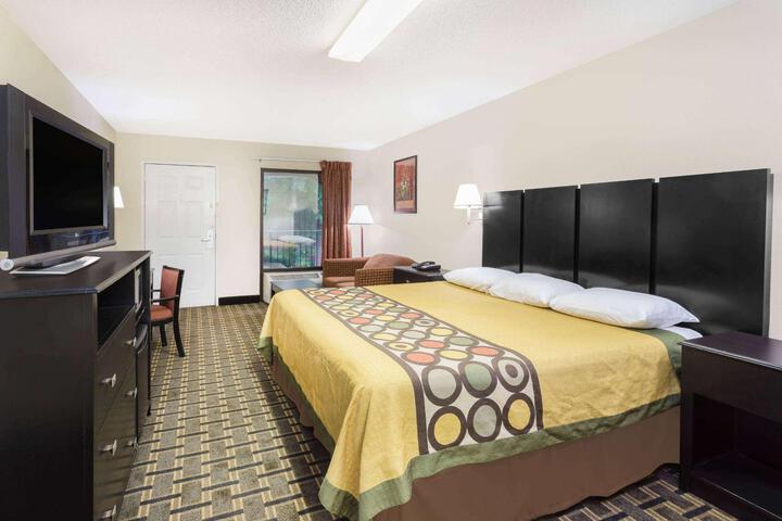 1 King Bed (8 of 13)