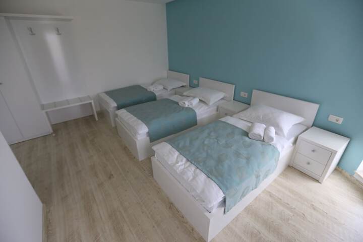 Room 10 of 79