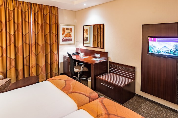 Room 8 of 27
