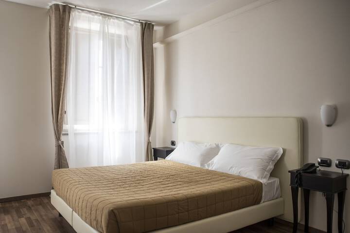 Room 8 of 96
